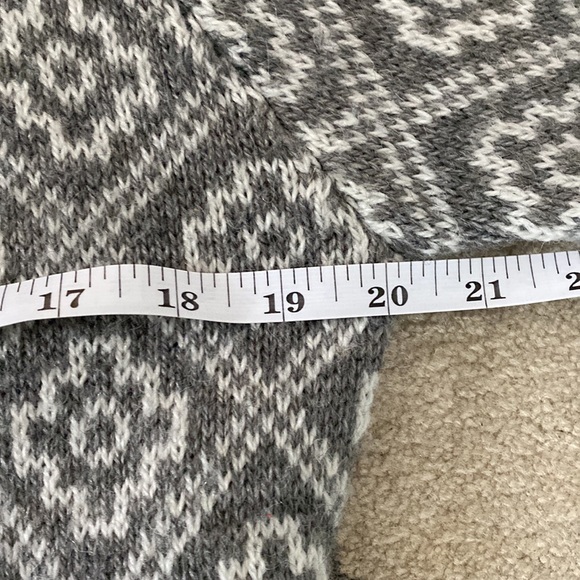 Sweater With Hood! Gray & White - Picture 7 of 7